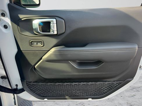 Used 2022 Jeep Wrangler Unlimited Sahara w/ Cold Weather Group image 34