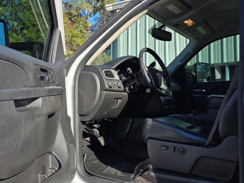 Used 2014 Chevrolet Silverado 2500 LTZ w/ LTZ Plus Package AWD/4WD image 10