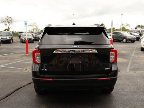Used 2020 Ford Explorer XLT w/ Comfort Package image 6