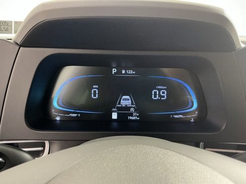 Used 2024 Hyundai Elantra SE image 23