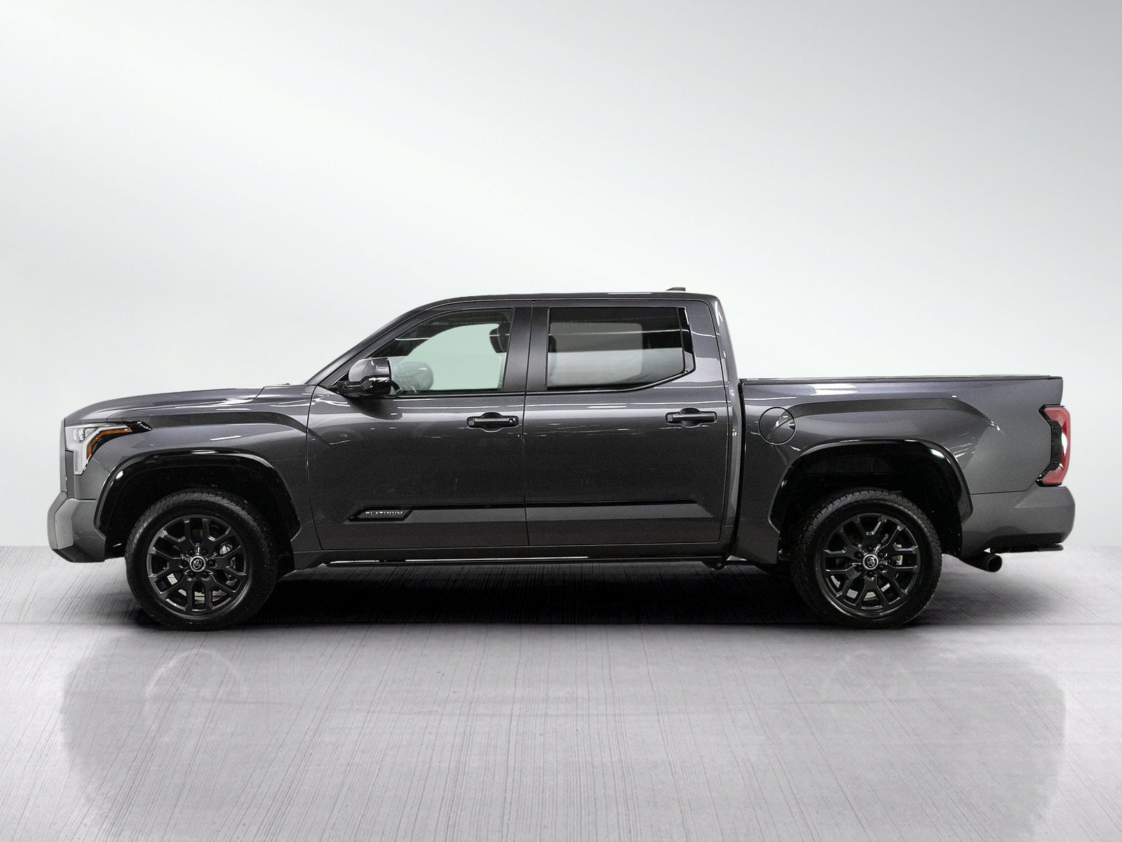 Used 2024 Toyota Tundra Platinum AWD/4WD image 2