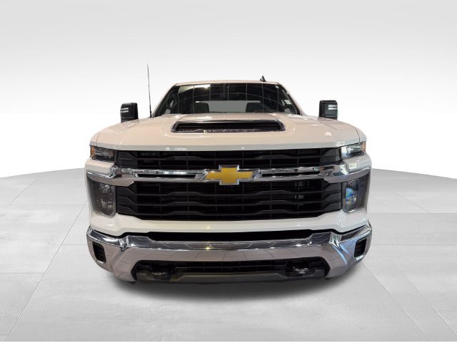 Used 2024 Chevrolet Silverado 2500 LT AWD/4WD image 2