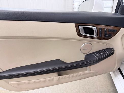 Used 2014 Mercedes-Benz SLK 250 image 8