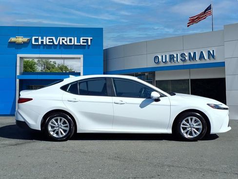 Used 2025 Toyota Camry LE image 2