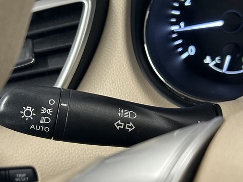 Used 2015 Nissan Rogue SV image 23