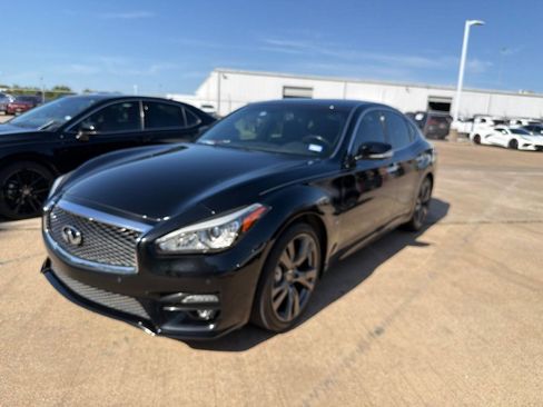 Used 2016 INFINITI Q70 3.7 w/ Sport Package RWD image 9