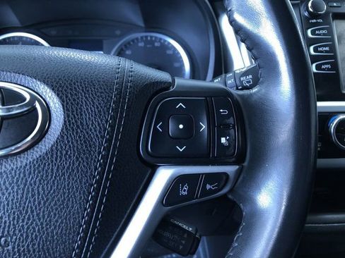 Used 2019 Toyota Highlander Plus w/ Phone Cable & Charge Package image 29