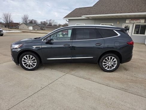 Used 2020 Buick Enclave Premium w/ Sun and Sites Package image 4