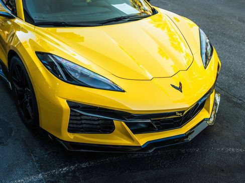 Used 2025 Chevrolet Corvette Z06 RWD image 5