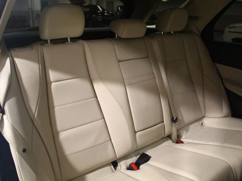 Used 2025 Mercedes-Benz GLE 350 4MATIC image 27