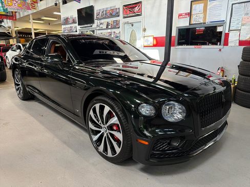 Used 2022 Bentley Flying Spur V8 AWD/4WD image 3