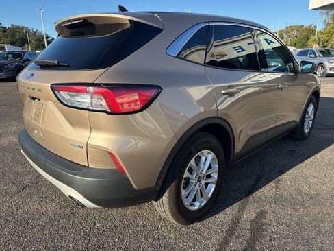 Certified 2020 Ford Escape SE image 6