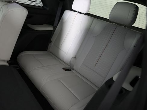 Used 2026 Cadillac Vistiq Sport image 16