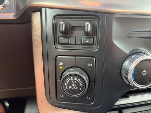 Certified 2025 Ford F150 King Ranch AWD/4WD image 25