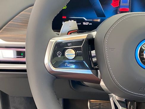 New 2026 BMW 750e xDrive w/ Premium Package image 17