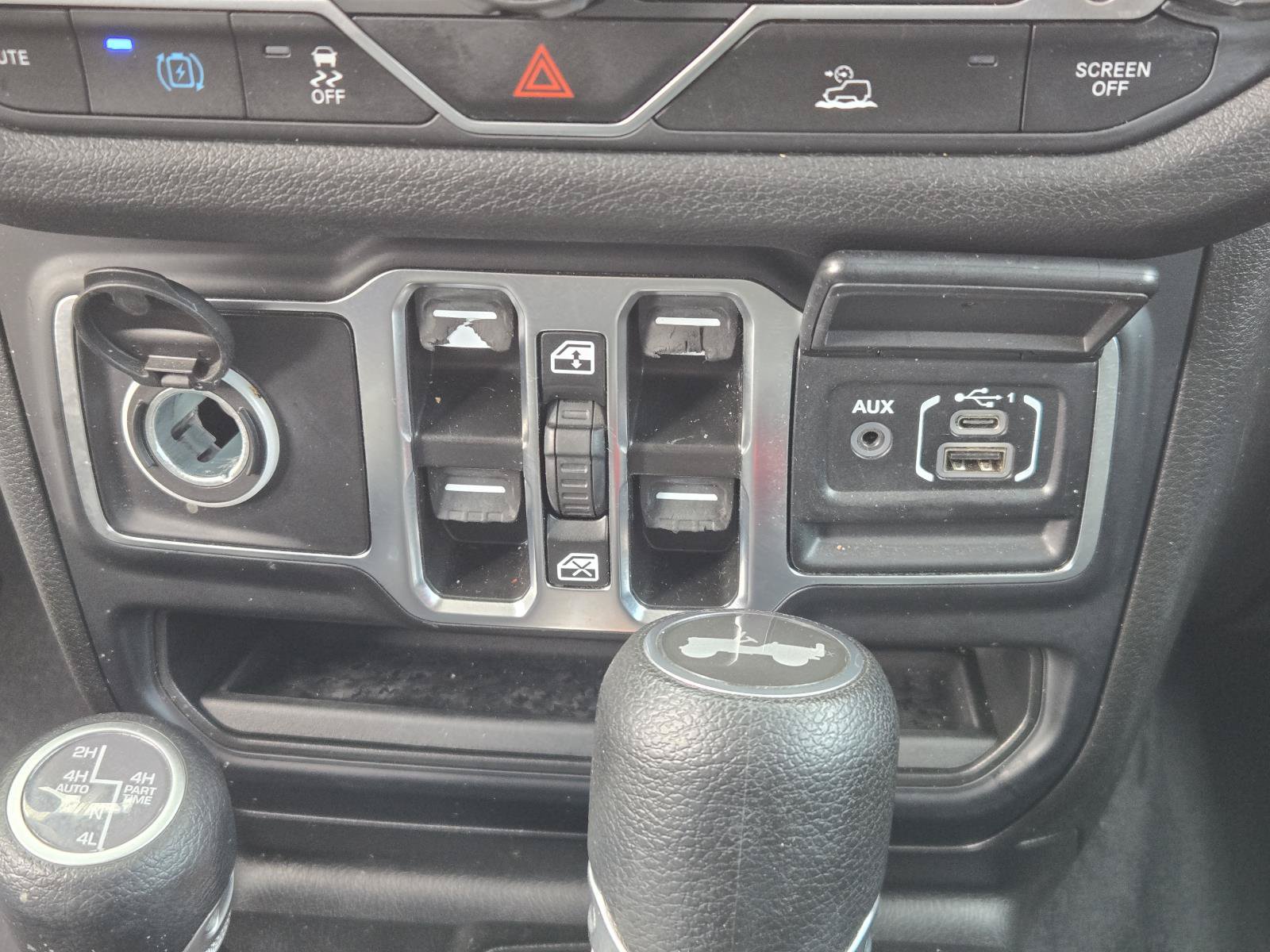 Used 2024 Jeep Wrangler Unlimited AWD/4WD image 15