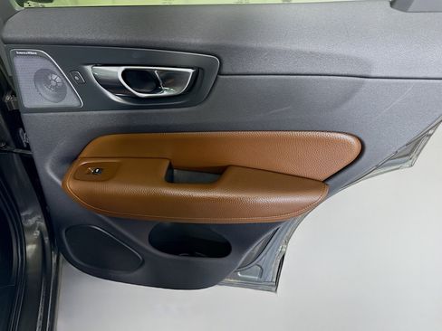 Used 2018 Volvo XC60 T6 Inscription w/ Convenience Package image 28