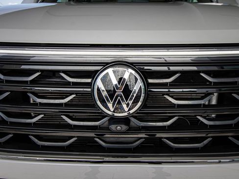 Used 2024 Volkswagen Atlas SEL Premium R-Line AWD/4WD image 8
