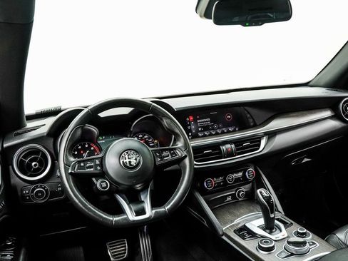 Used 2022 Alfa Romeo Stelvio Ti image 5