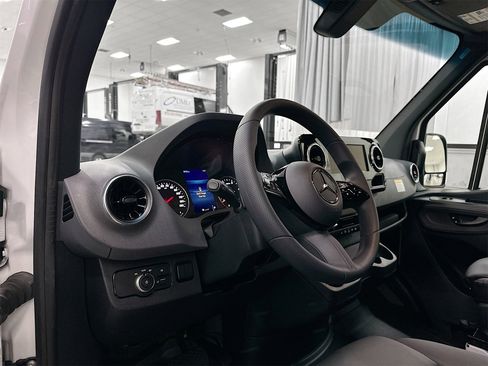 Certified 2025 Mercedes-Benz Sprinter 2500 image 10