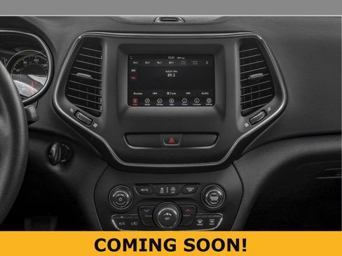 Used 2019 Jeep Cherokee Latitude Plus w/ Comfort/Convenience Group AWD/4WD image 5