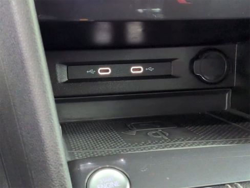 Certified 2022 Volkswagen Tiguan SE R-Line image 31