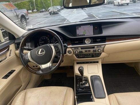 Used 2015 Lexus ES 350 w/ Luxury Package FWD image 8