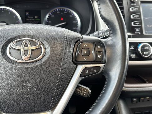 Used 2019 Toyota Highlander Limited FWD image 20