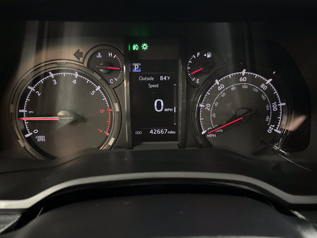 Used 2022 Toyota 4Runner SR5 Premium w/ Moonroof Package AWD/4WD image 26