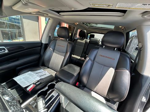 Used 2020 Nissan Pathfinder SL AWD/4WD image 11