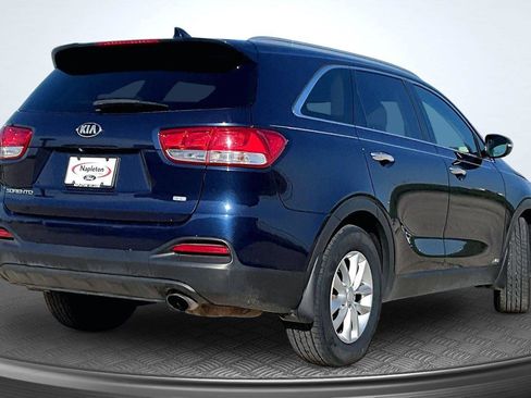 Used 2018 Kia Sorento AWD image 2