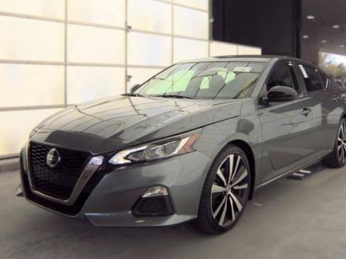 Used 2022 Nissan Altima 2.5 SR w/ Midnight Edition Package FWD image 5