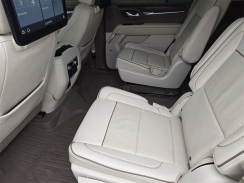 Used 2021 GMC Yukon Denali w/ Denali Premium Package image 31