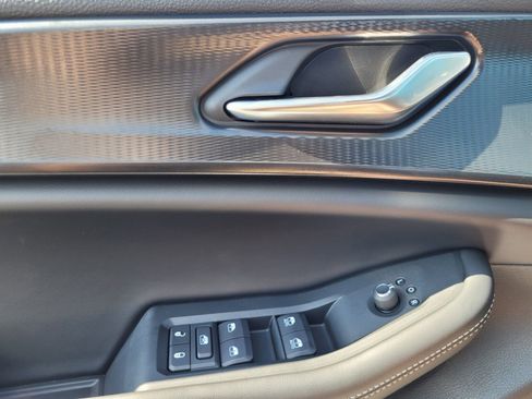 New 2025 Jeep Grand Cherokee Altitude image 24