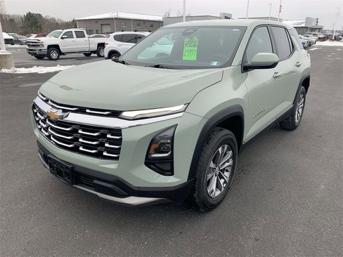 Used 2025 Chevrolet Equinox LT image 4