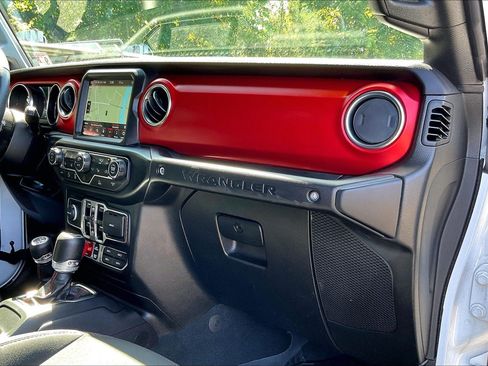 Used 2022 Jeep Wrangler Unlimited Rubicon AWD/4WD image 11