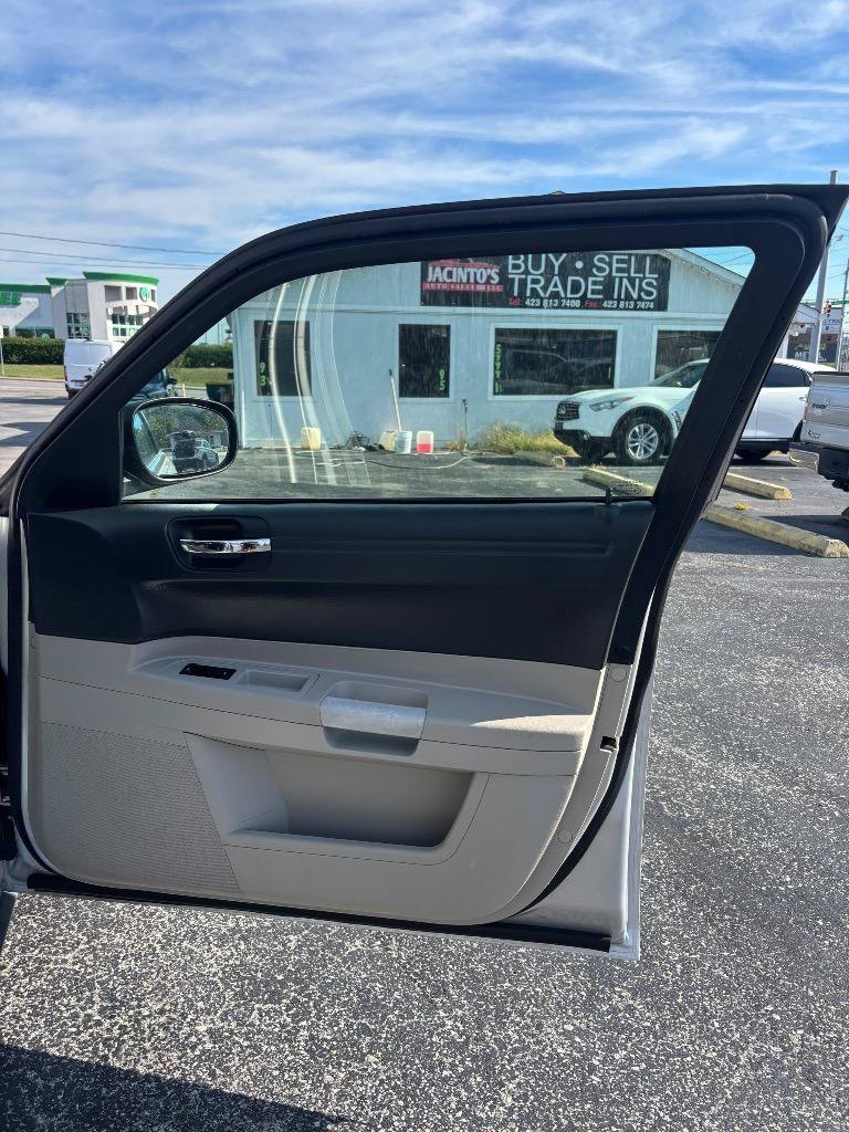 Used 2006 Chrysler 300 RWD image 33