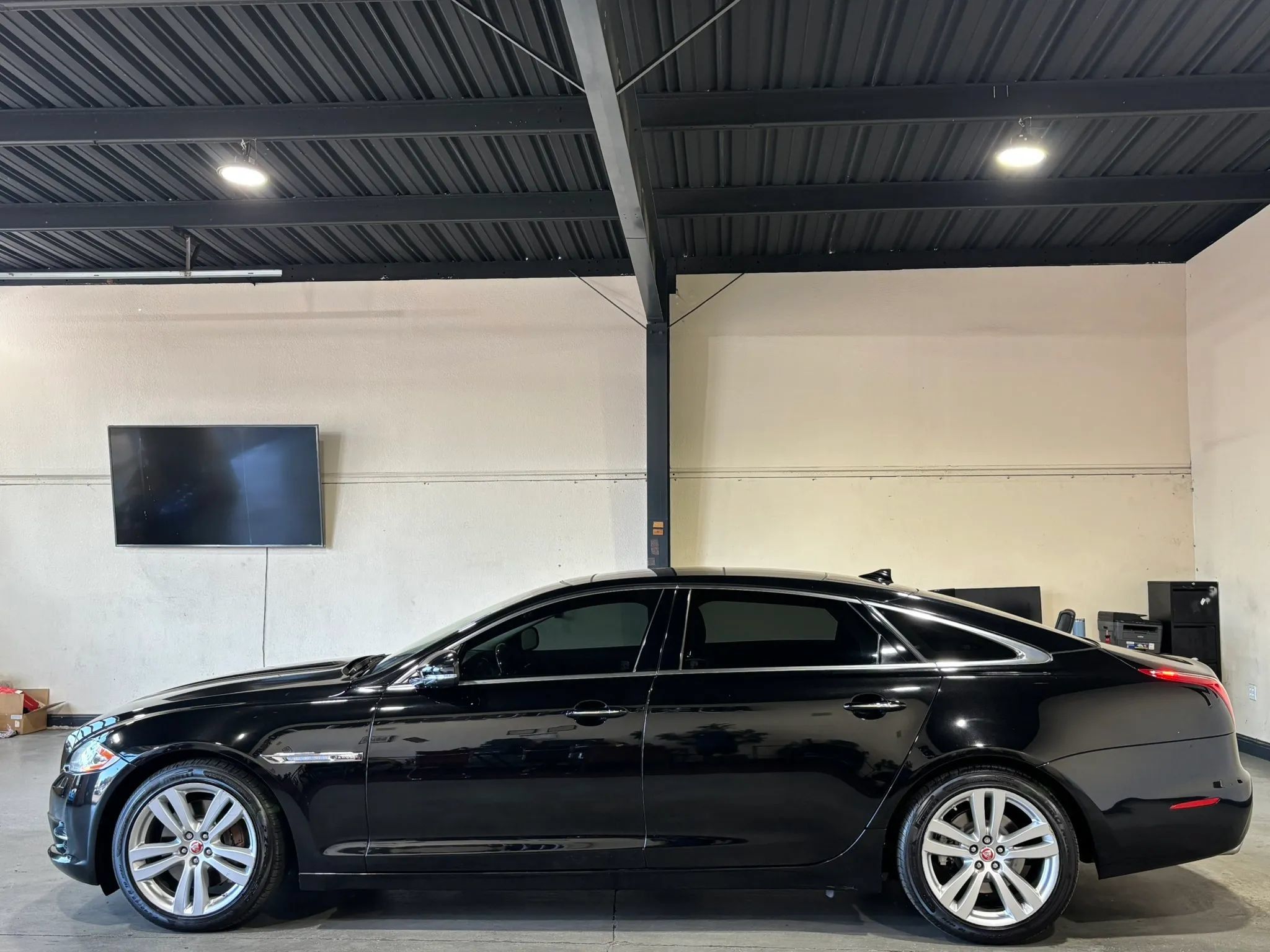 Used 2015 Jaguar XJ L Portfolio AWD/4WD image 7