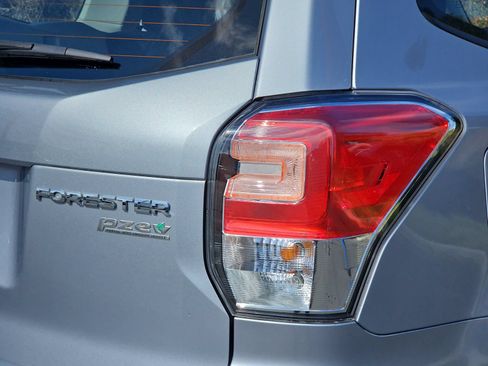 Used 2017 Subaru Forester 2.5i AWD/4WD image 36