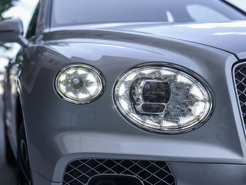 Used 2021 Bentley Bentayga AWD/4WD image 47