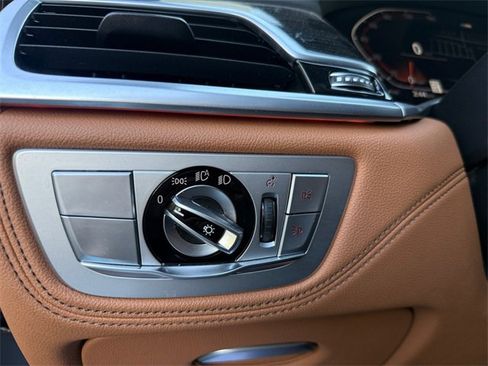 Used 2022 BMW 740i 740i w/ M Sport Package image 14