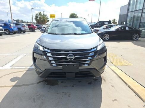 Used 2024 Nissan Rogue SV image 10