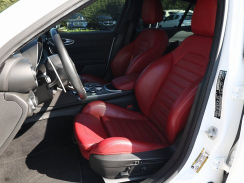 Used 2022 Alfa Romeo Giulia Veloce image 13