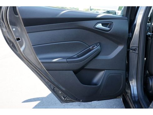 Used 2018 Ford Focus SE image 19