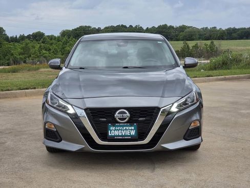 Used 2022 Nissan Altima 2.5 SV FWD image 2
