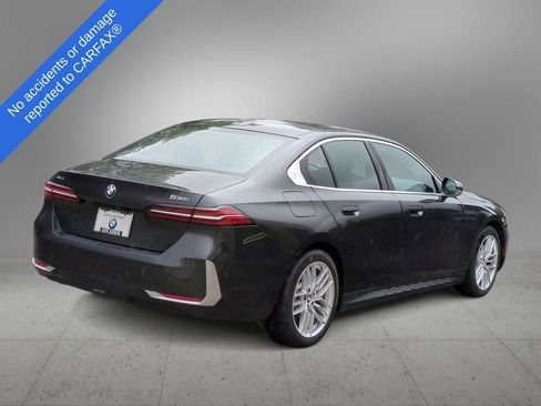 Used 2025 BMW 530i xDrive w/ Premium Package image 9