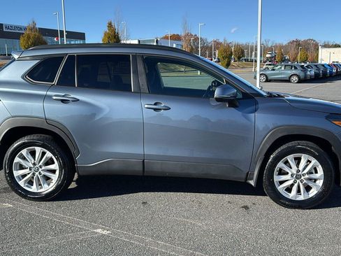 Used 2023 Toyota Corolla Cross LE image 3