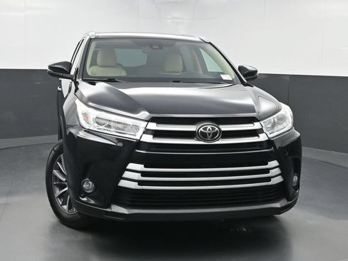 Used 2019 Toyota Highlander XLE FWD image 39