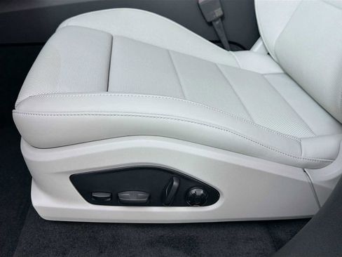 New 2026 Porsche Macan Electric image 13