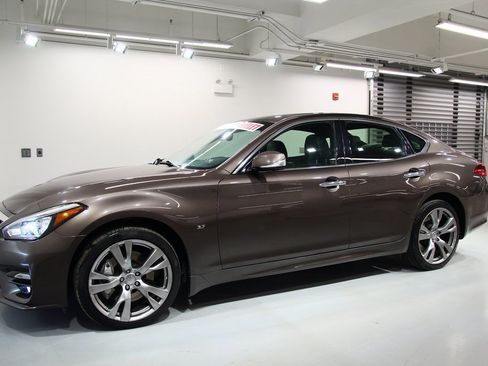 Used 2016 INFINITI Q70 3.7 w/ Sport Package image 16